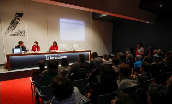 Mesa. Izda: Jaime Baladrón, Centro: Paula Jiménez, Drcha: Angeles Rivero